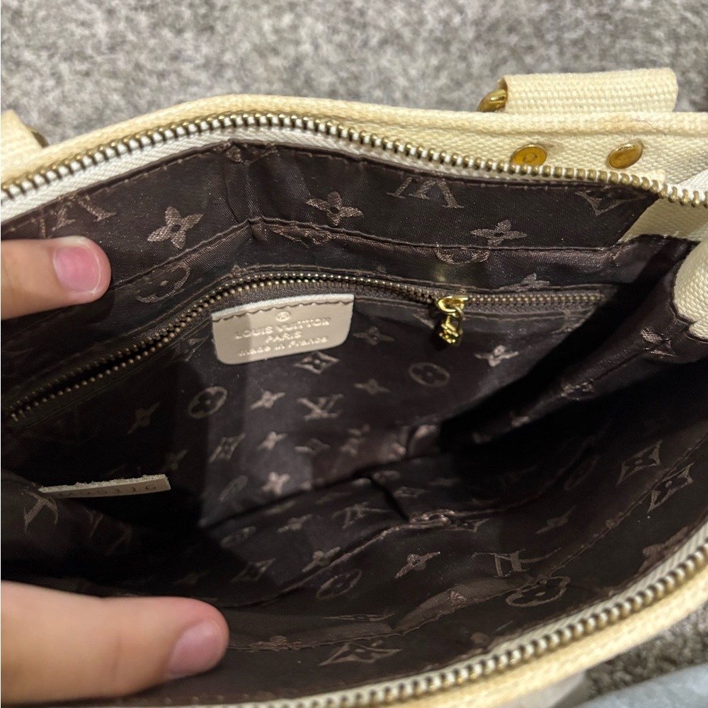 Louis Vuitton Beige and Black Shoulder Bag - Picture 5 of 9